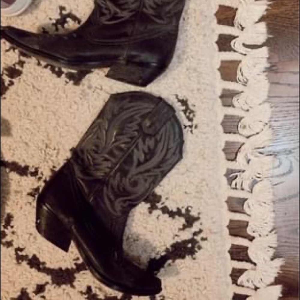 Women’s Aldo cowboy boots 🤠